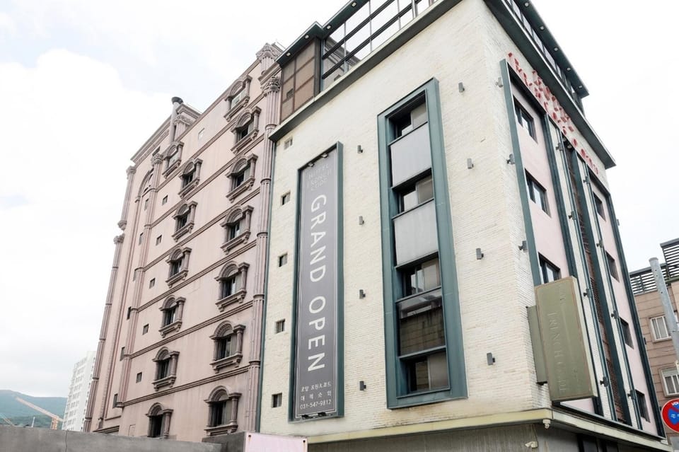 진해프렌치코드호텔 Hotel in South Korea
