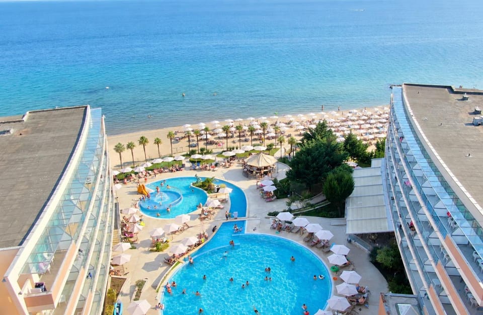 Bird's eye view, Beach, Pool view, Sea view, Swimming pool, sunbed