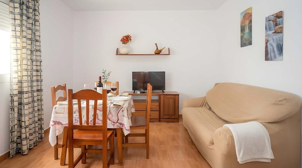 Apartamento 2 dormitorios con aire acondicionado Solo familias y parejas Apartment in Conil de la Frontera