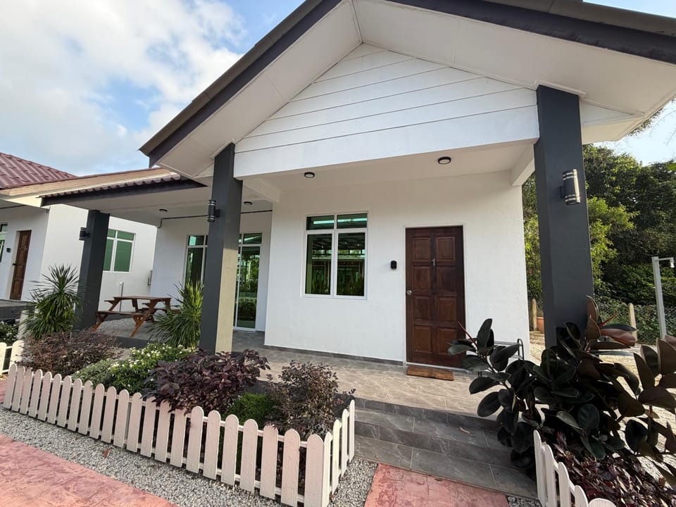 Ilham Penarek Pantai Penarik Vacation rental in Terengganu, Malaysia