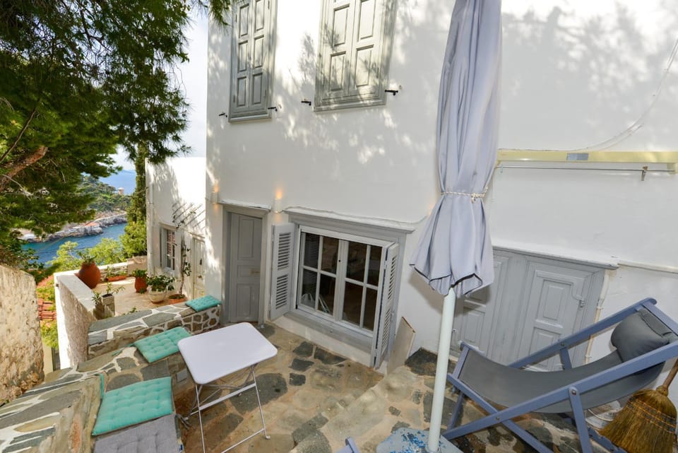 Property building, Patio, View (from property/room), Dining area, sunbed