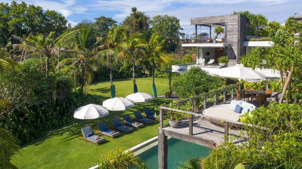 Property building, Spa and wellness centre/facilities, Swimming pool