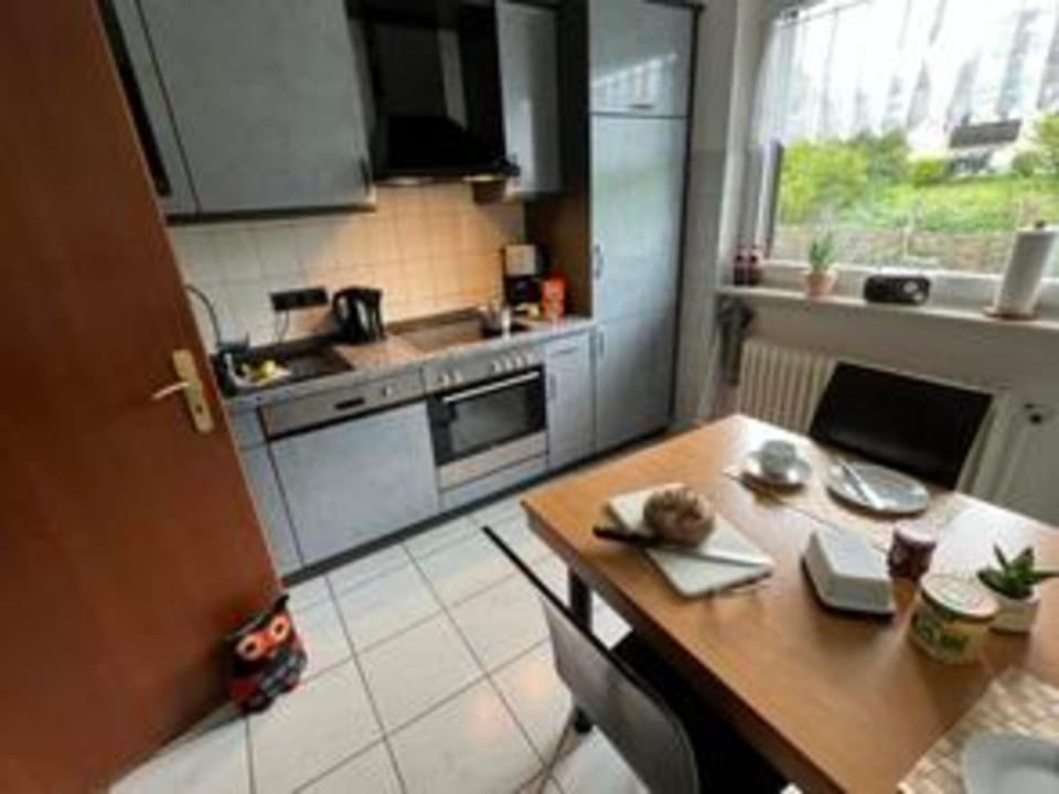 Kitchen or kitchenette, Dining area, Food, oven, stove