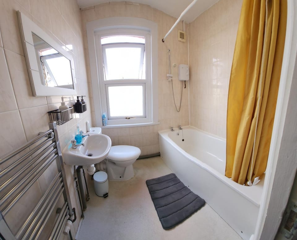 Shower, Toilet, Bathroom, Bath