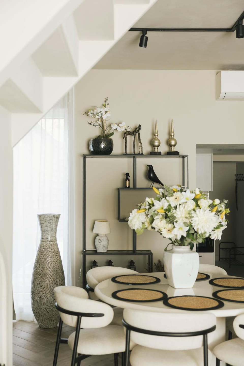 Living room, Dining area