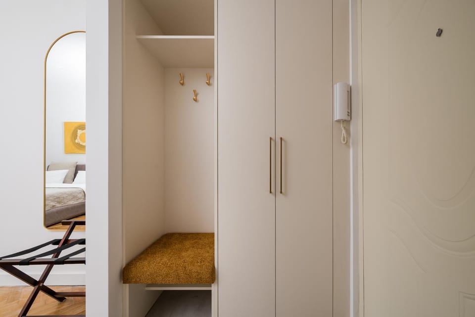 Photo of the whole room, wardrobe