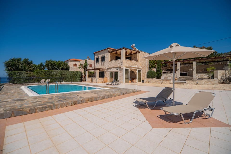Property building, Patio, Day, Pool view, Swimming pool, sunbed