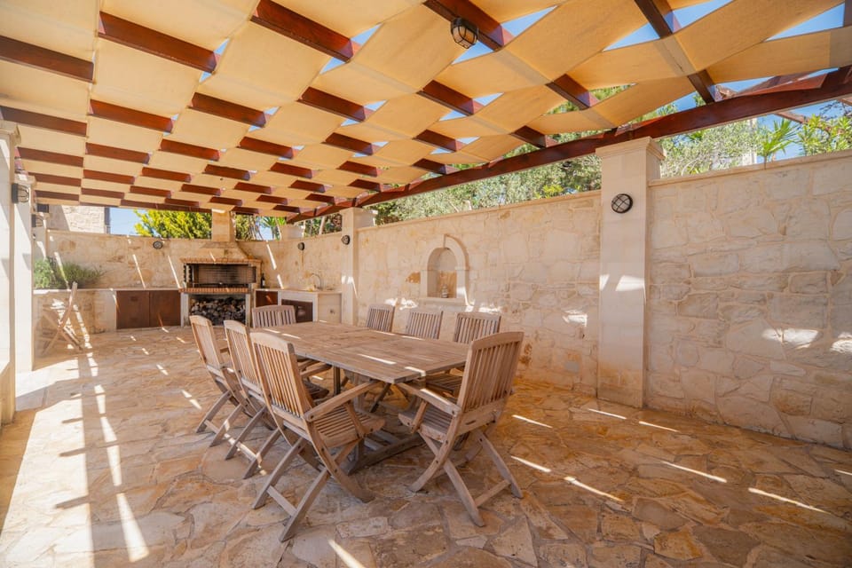 Patio, Dining area
