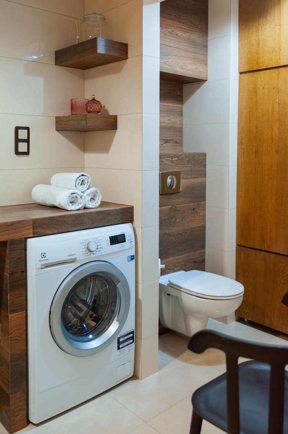 Bathroom, washing machine
