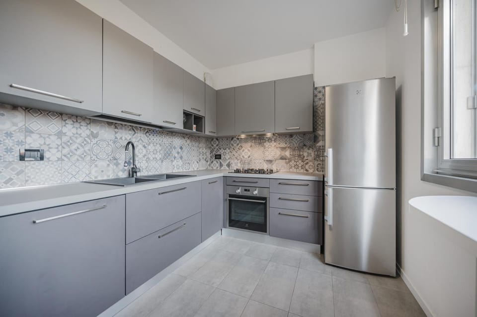 Kitchen or kitchenette, oven, kitchen