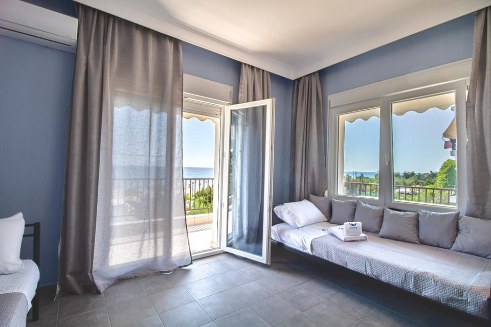 View (from property/room), Photo of the whole room, Seating area