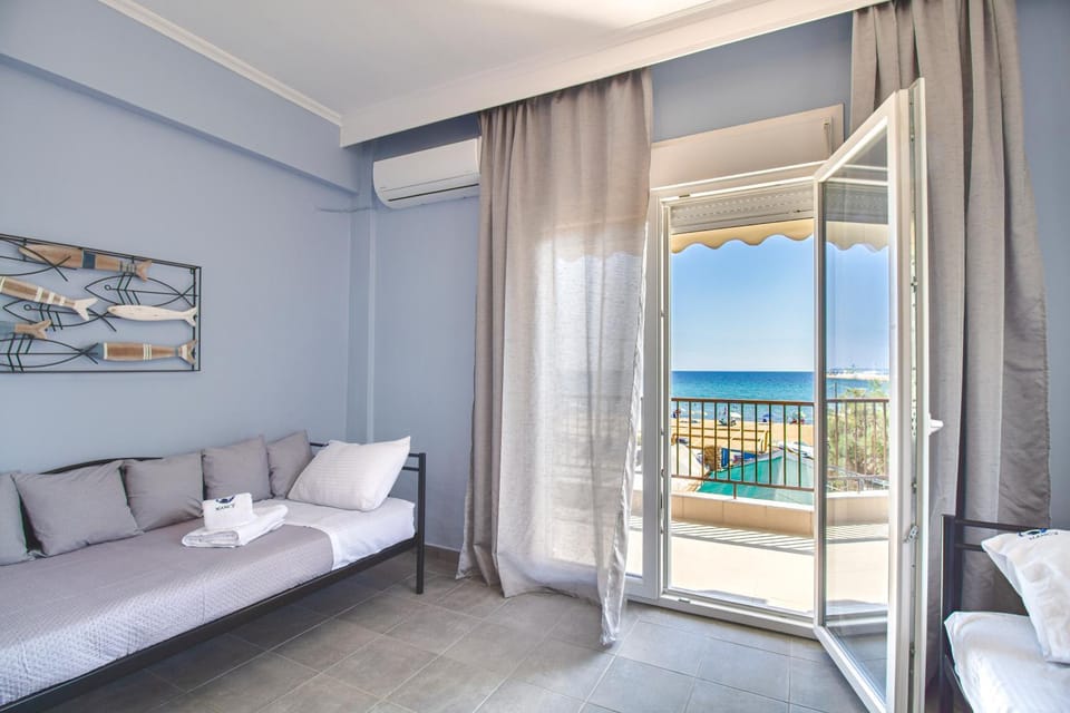 Balcony/Terrace, Living room, Photo of the whole room, Seating area, Sea view