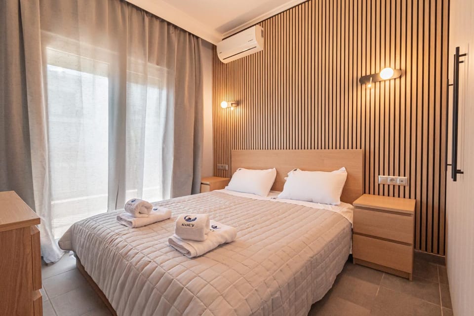 Bed, Photo of the whole room, Bedroom, towels, air conditioner