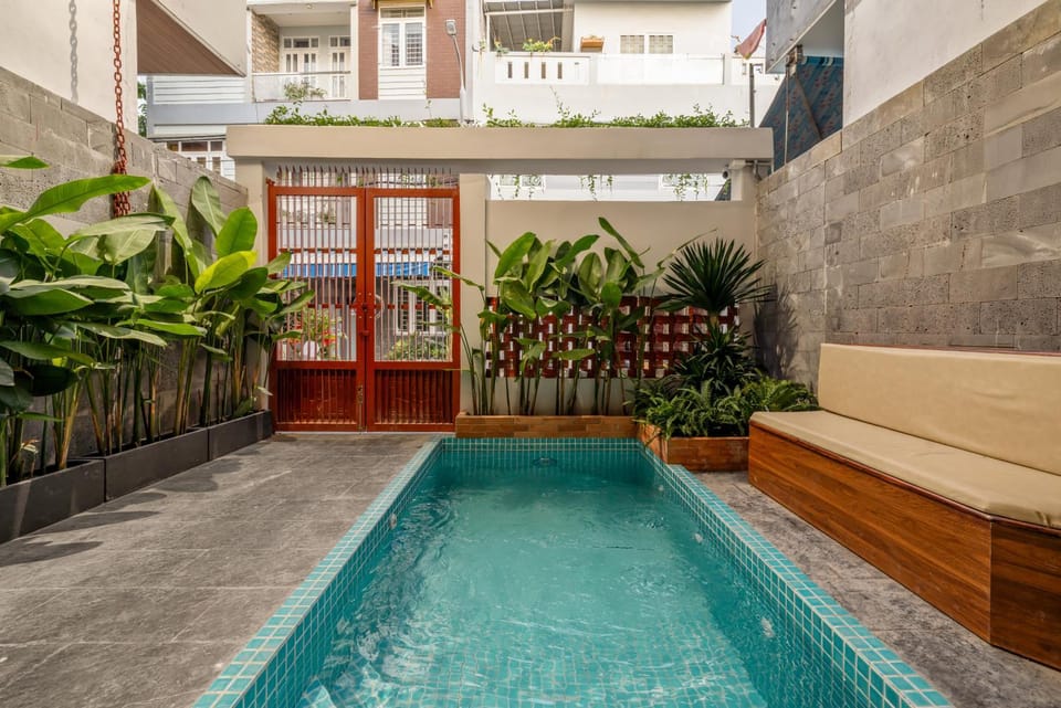 Patio, Day, Swimming pool, Swimming pool