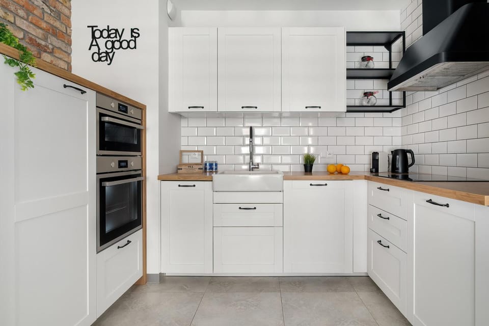 Coffee/tea facilities, Kitchen or kitchenette, dishwasher, oven, stove