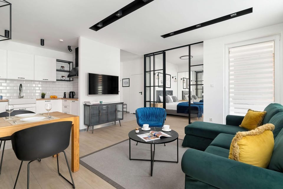 TV and multimedia, Living room, Seating area, Dining area