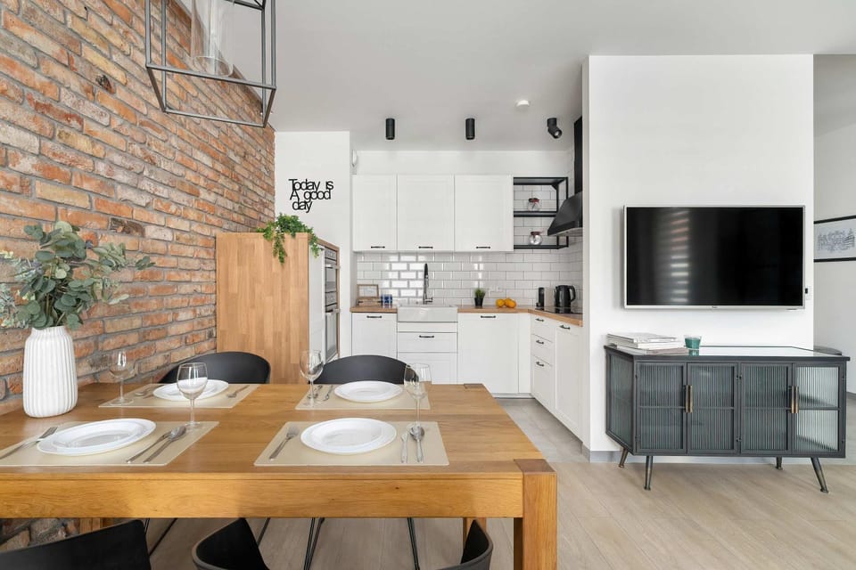 TV and multimedia, Coffee/tea facilities, Kitchen or kitchenette, Dining area, oven, stove