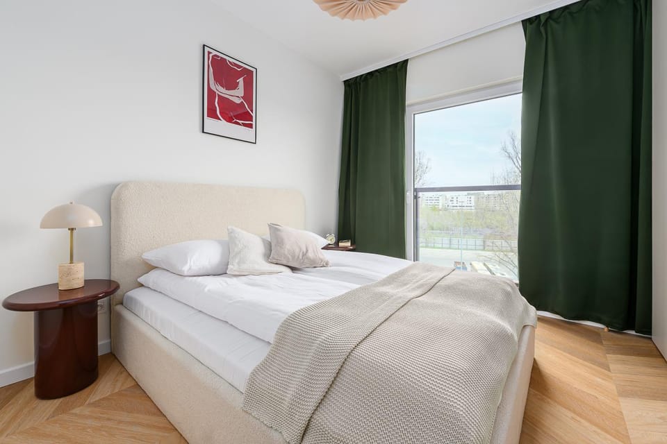 Bed, Day, Photo of the whole room, Bedroom