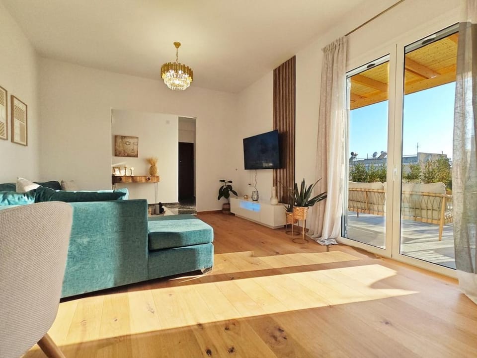 TV and multimedia, View (from property/room), Balcony/Terrace, Living room, Seating area