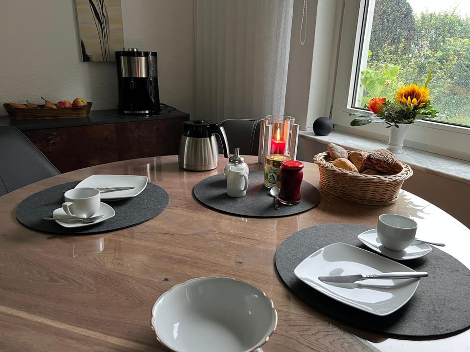 Coffee/tea facilities, Dining area, Breakfast