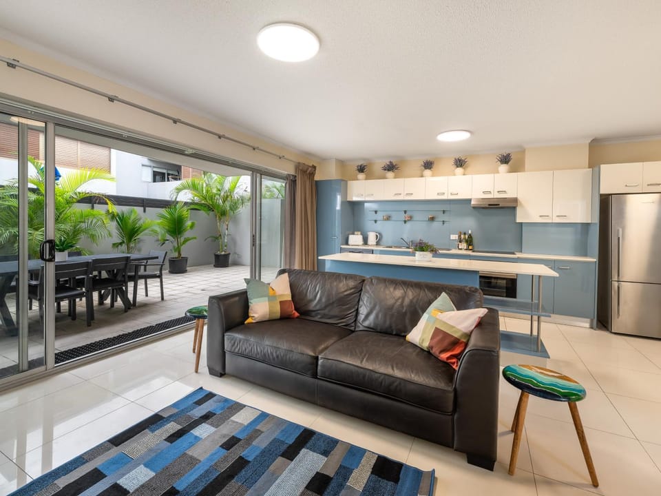 Patio, Kitchen or kitchenette, Living room, Seating area, oven
