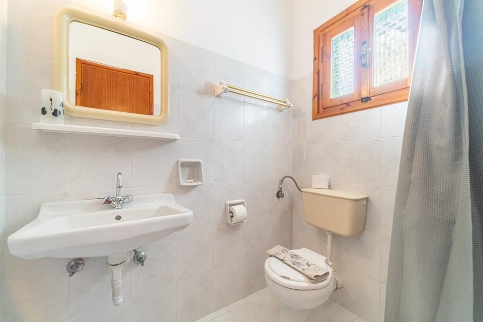 Bathroom, Living room