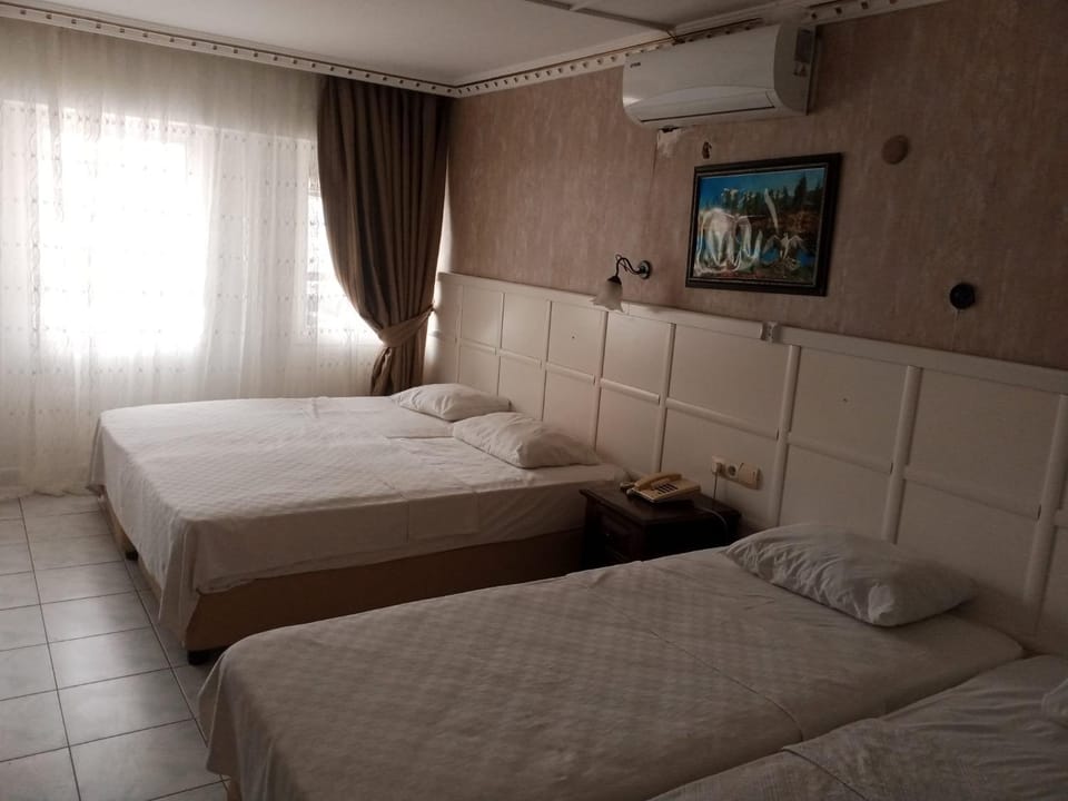 Bedroom, air conditioner