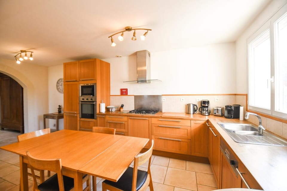 Kitchen or kitchenette, kitchen