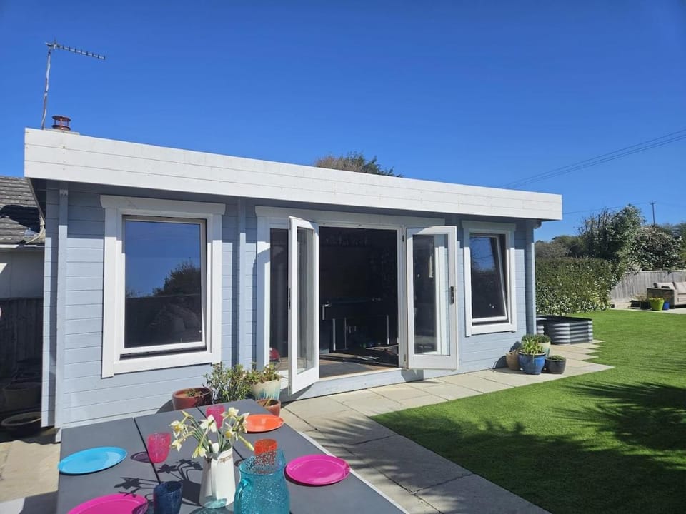 Bright 3 Bed Family Retreat with Large Garden in Langton Matravers House in Corfe Castle
