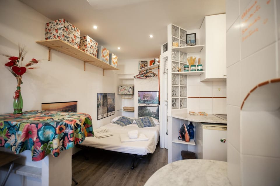 Bed, Photo of the whole room, Decorative detail, Bedroom