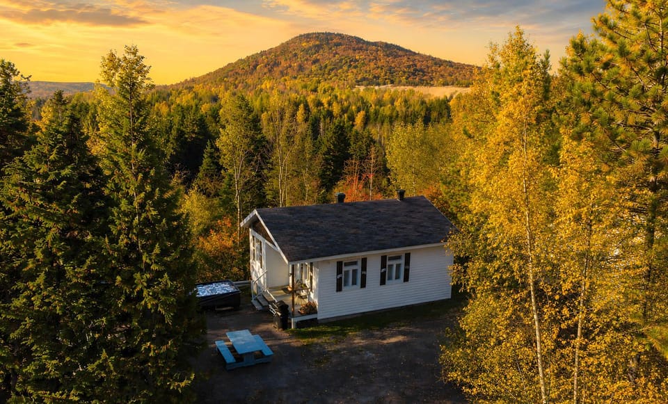 Chic Shack with spa - near Massif Charlevoix & MSA Chalet in Quebec