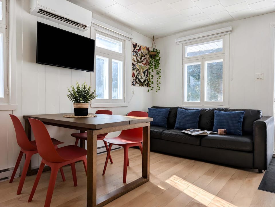 Chic Shack with spa - near Massif Charlevoix & MSA Chalet in Quebec