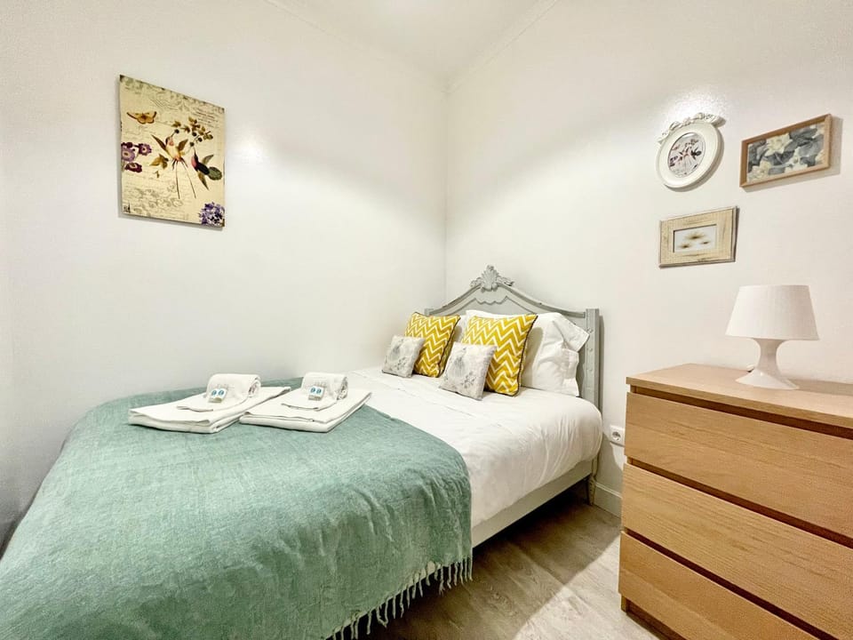Bedroom, towels