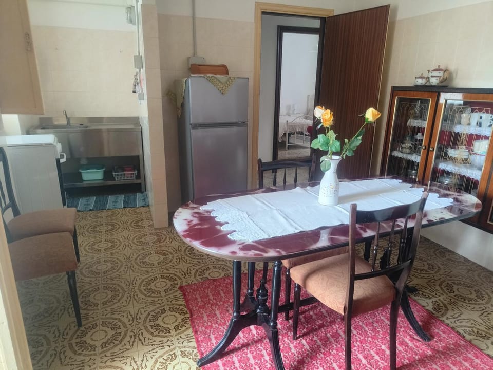 Kitchen or kitchenette, Living room, Dining area, oven