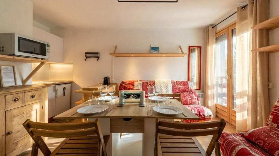 Le Roche Mantel Apartment in Les Deux Alpes