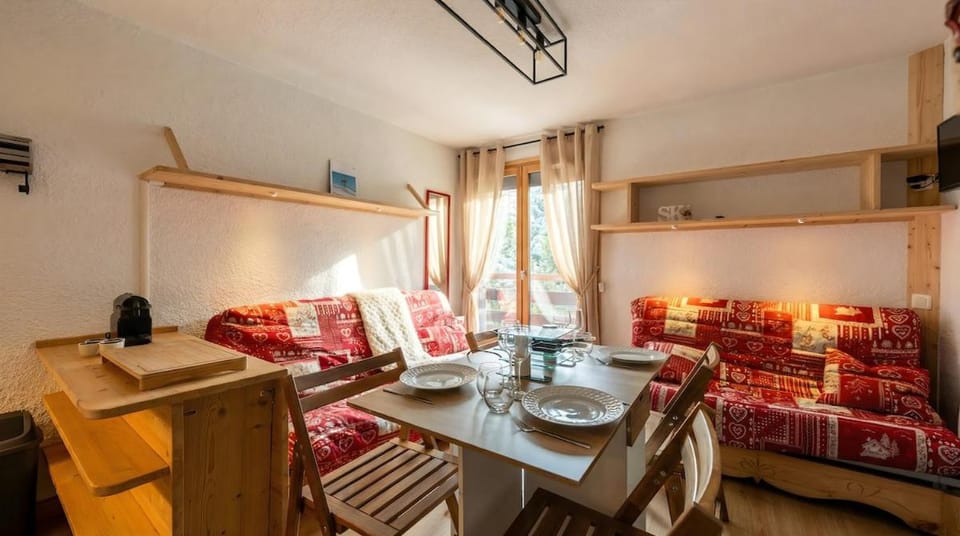 Le Roche Mantel Apartment in Les Deux Alpes