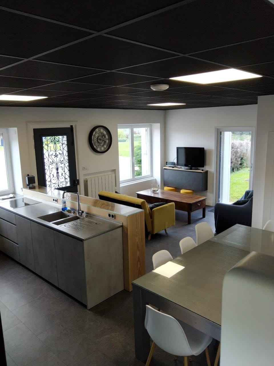 Kitchen or kitchenette, Living room, Dining area