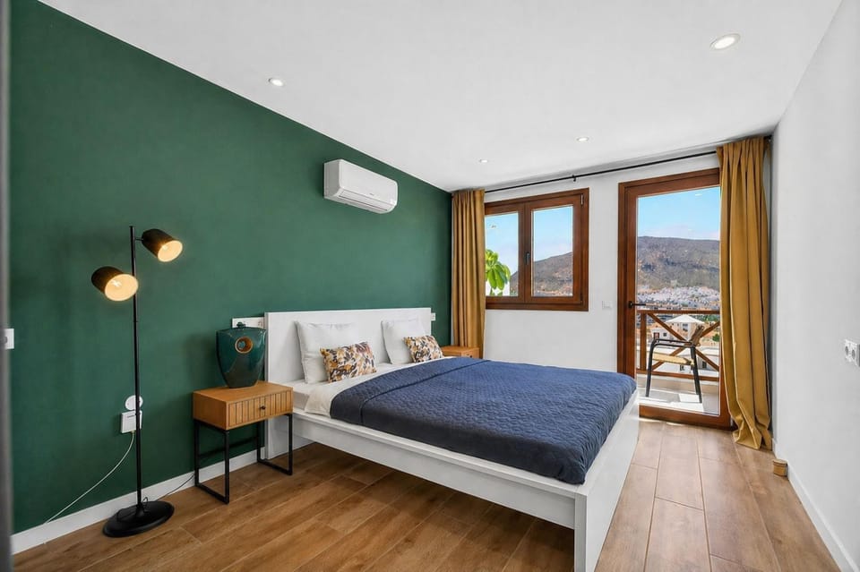 Balcony/Terrace, Bedroom, City view, air conditioner