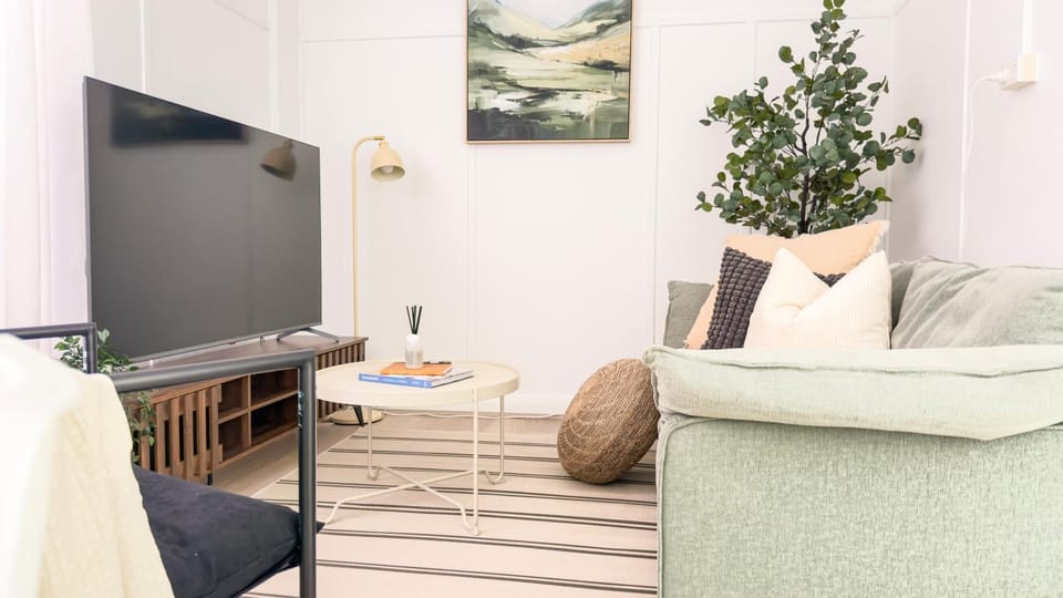 CBD Beach - Sleeps 6 - Pet Friendly - Baby Gear - Wollongong Apartment in Wollongong