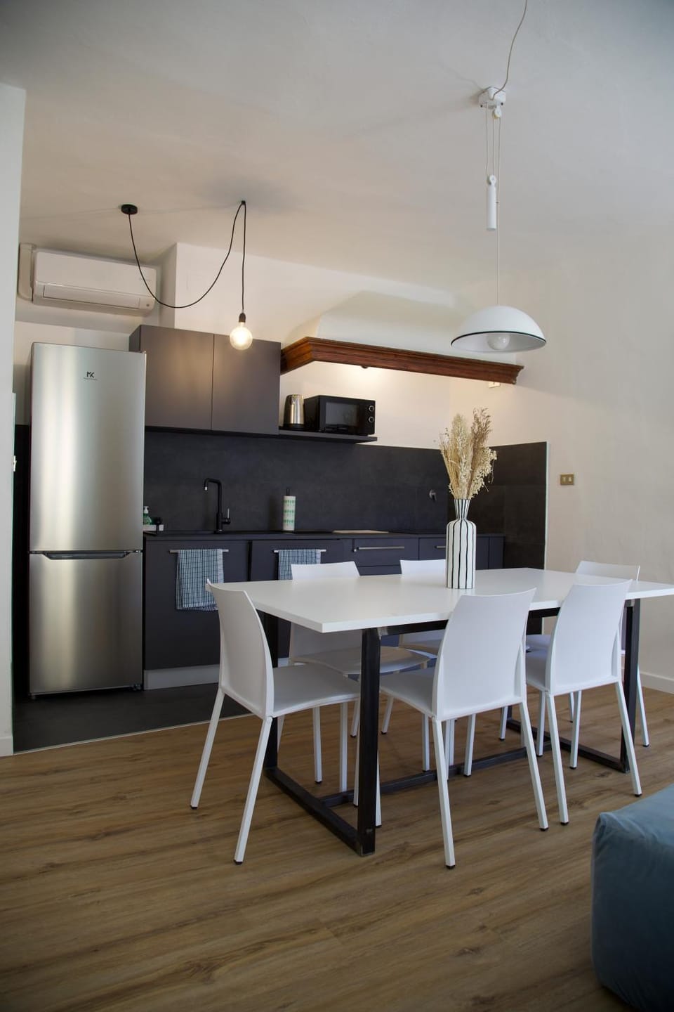 Kitchen or kitchenette, Dining area, dishwasher