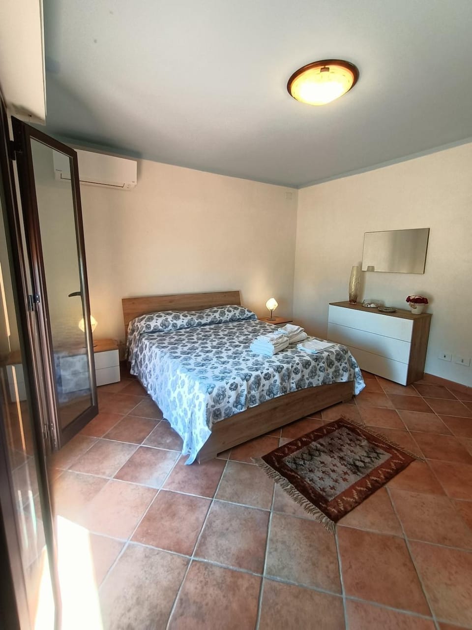 Bed, Photo of the whole room