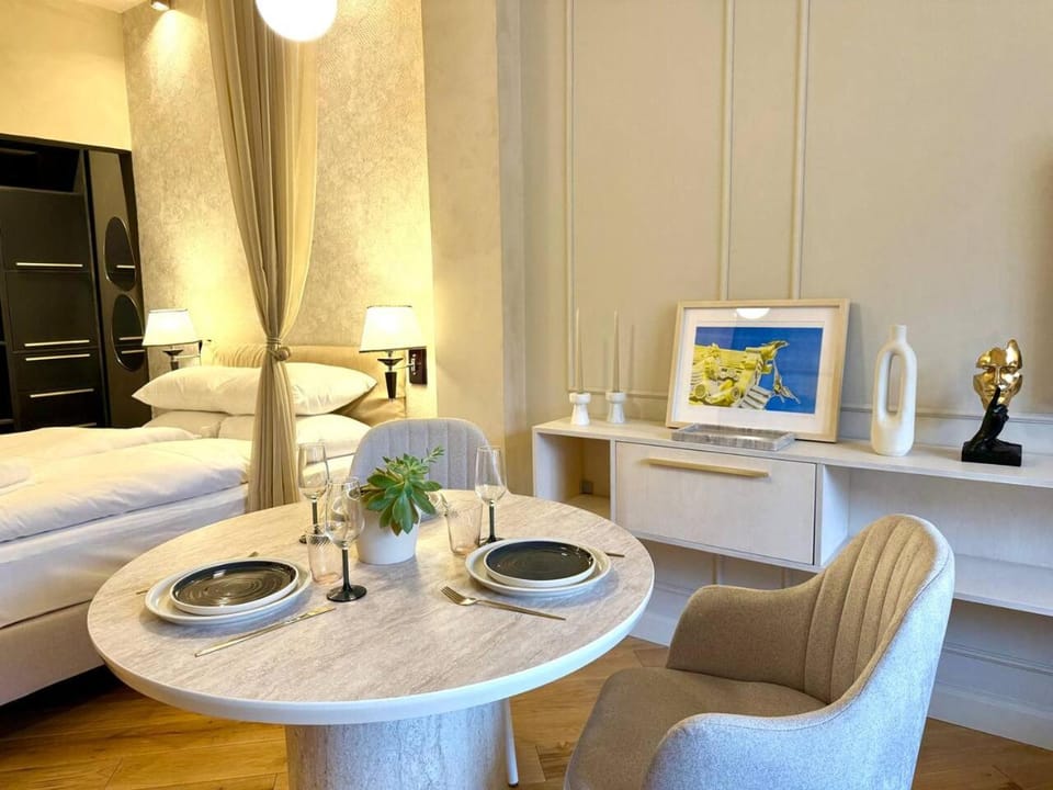 Bed, Living room, Photo of the whole room, Seating area, Bedroom