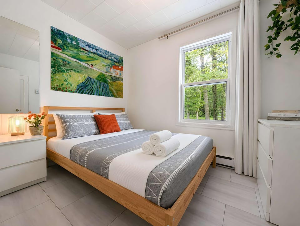Nature Chalet with Private Spa & Firepit Chalet in Quebec
