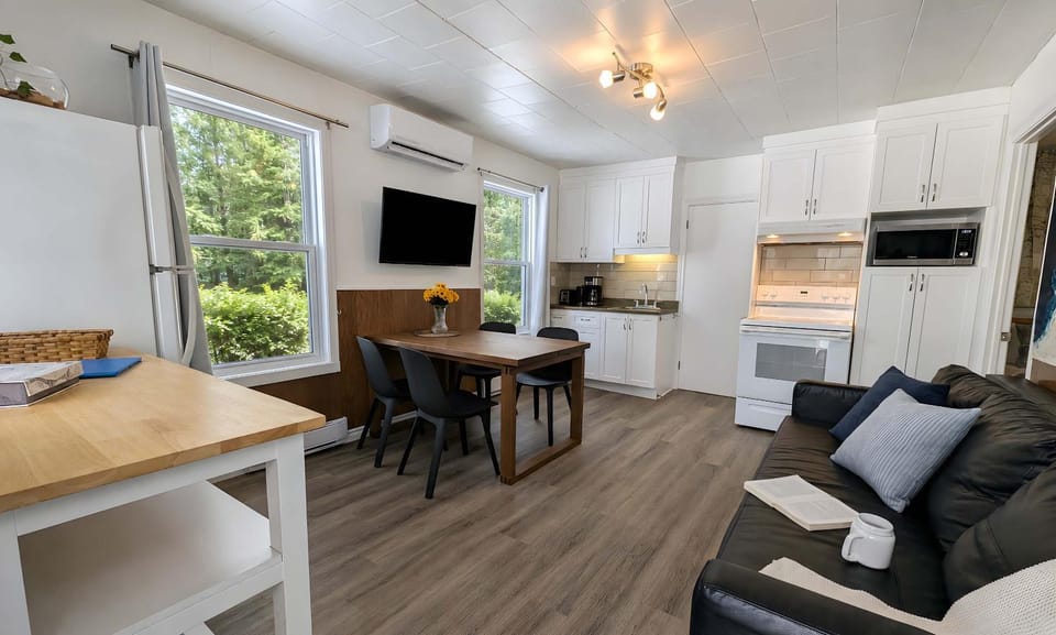 Chalet with Spa in the Forest- Nature Awaits Chalet in Quebec