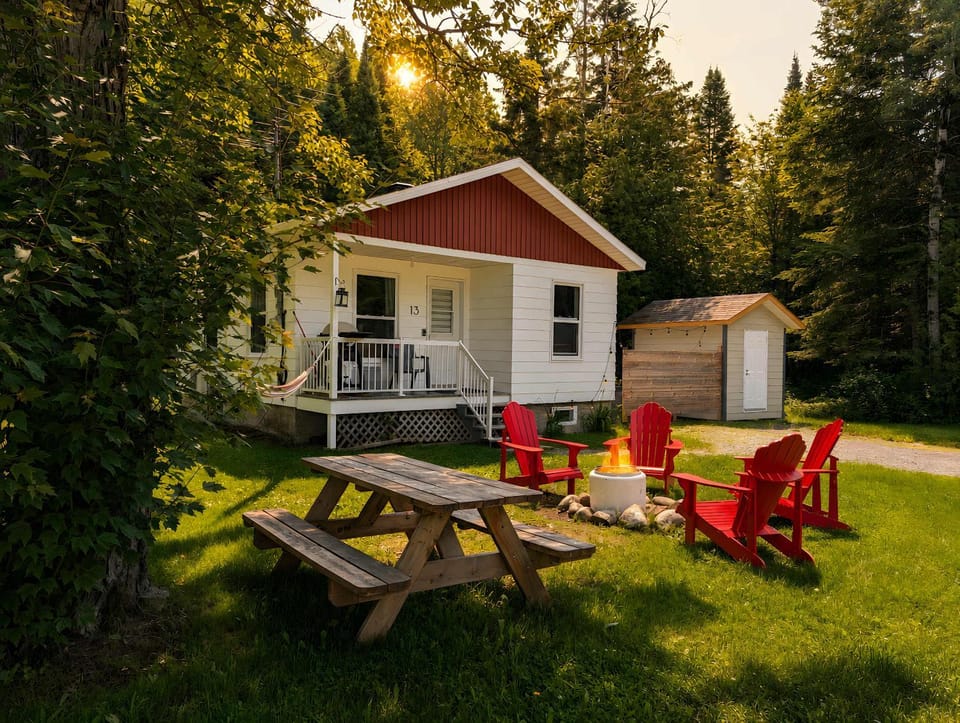 Chalet with Spa in the Forest- Nature Awaits Chalet in Quebec