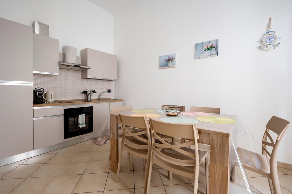 Property building, Kitchen or kitchenette, Living room