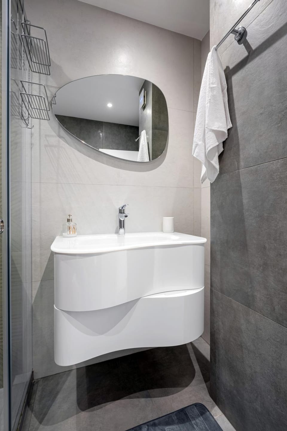 Stylish 2BR w/ Free Parking near Lokomotiv Stadium Apartment in Plovdiv