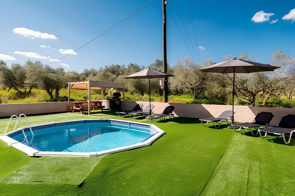 BBQ facilities, Garden, Garden view, Pool view, Swimming pool, sunbed