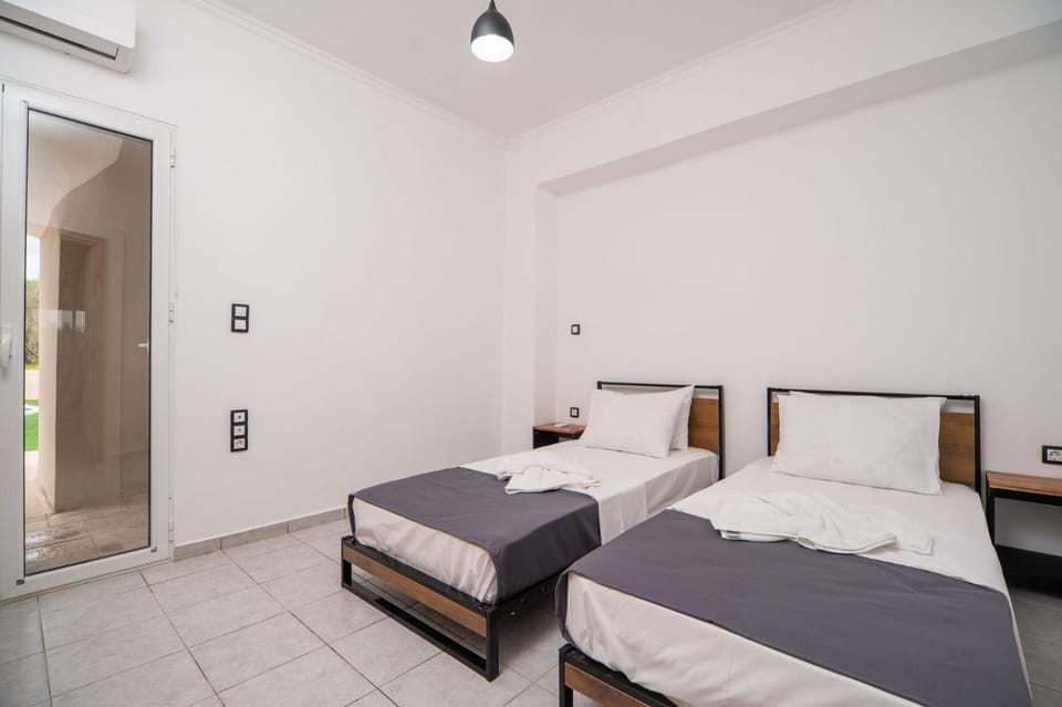 Bed, air conditioner