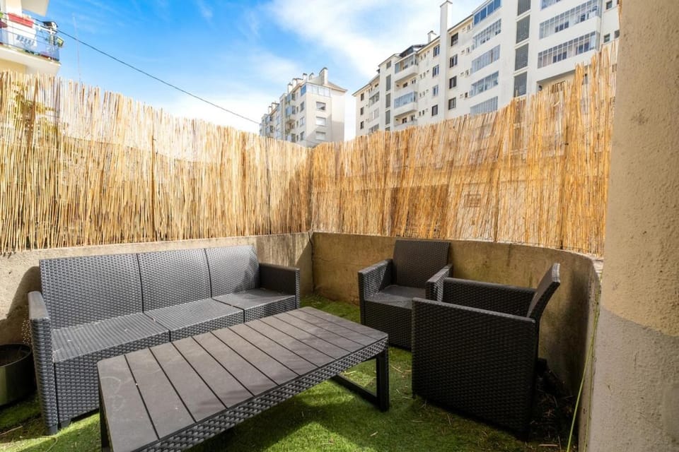 Garden Flat Terrace Projector Walk to Center Apartment in Rennes